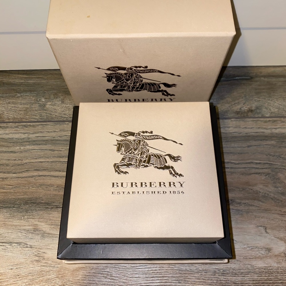 Burberry watch - Picture 2 of 4